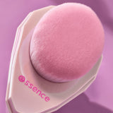 essence CRYSTAL CRUSH face brush 01