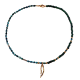 Azade Κολιέ με Πράσινες Χάντρες και Χρυσό Μοτιφ Κοράλι