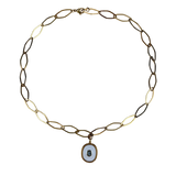 Azade Κολιέ με Χρυσή Αλυσίδα και Λευκό Μοτιφ